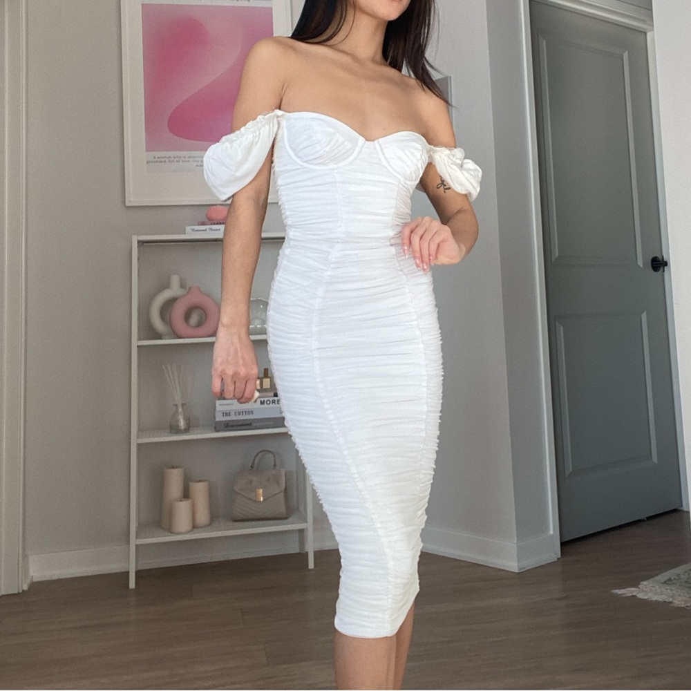 Pretty white dress🤍